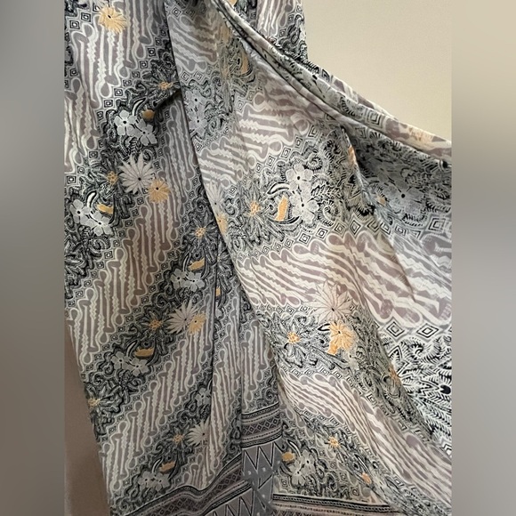 NWOT Cynthia Toung Gray flora skirt or sarong size medium - Picture 7 of 9